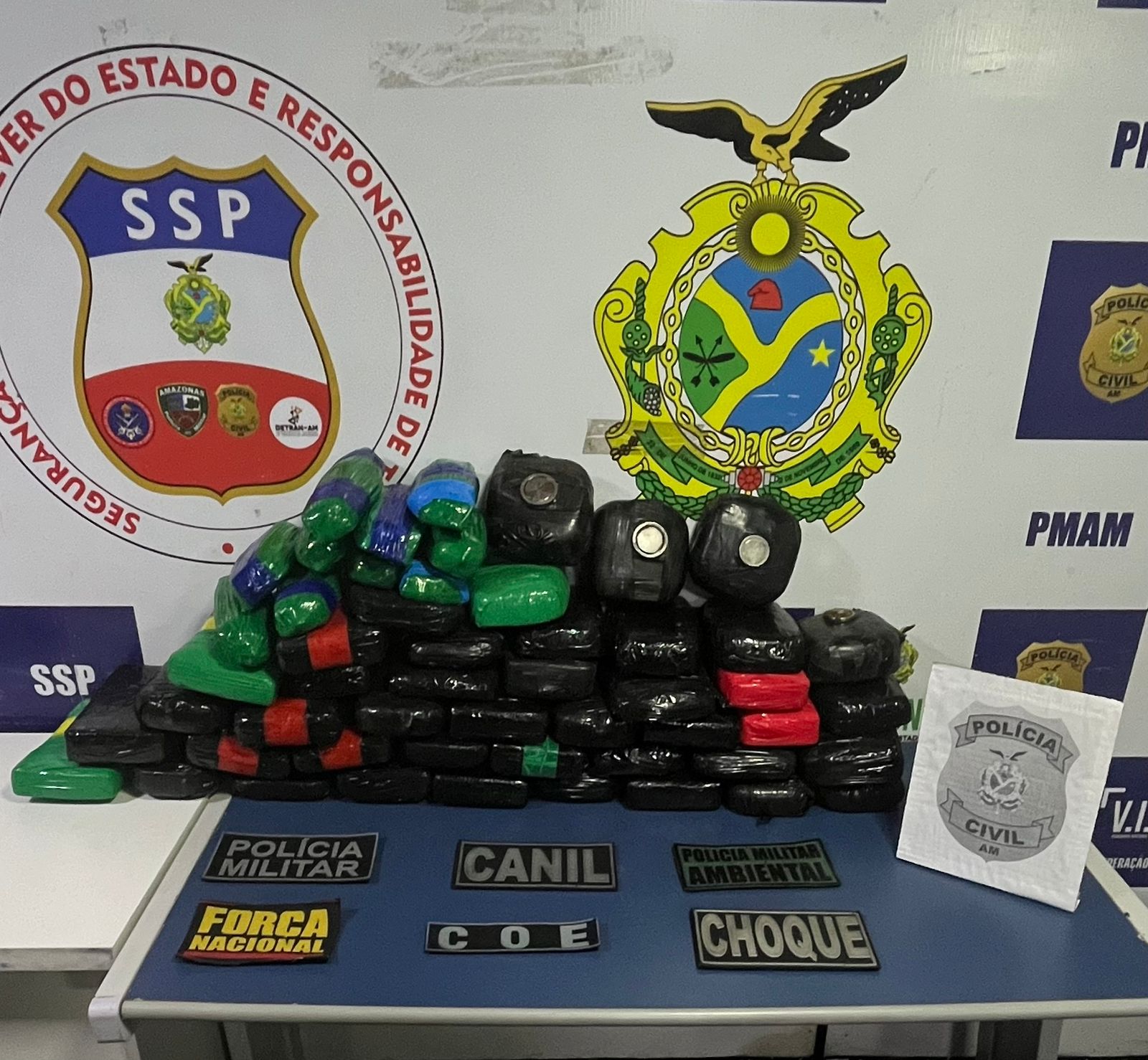 Foragido e 4 comparsas são presos dentro de barco com cocaína avaliada em R$ 3 milhões 