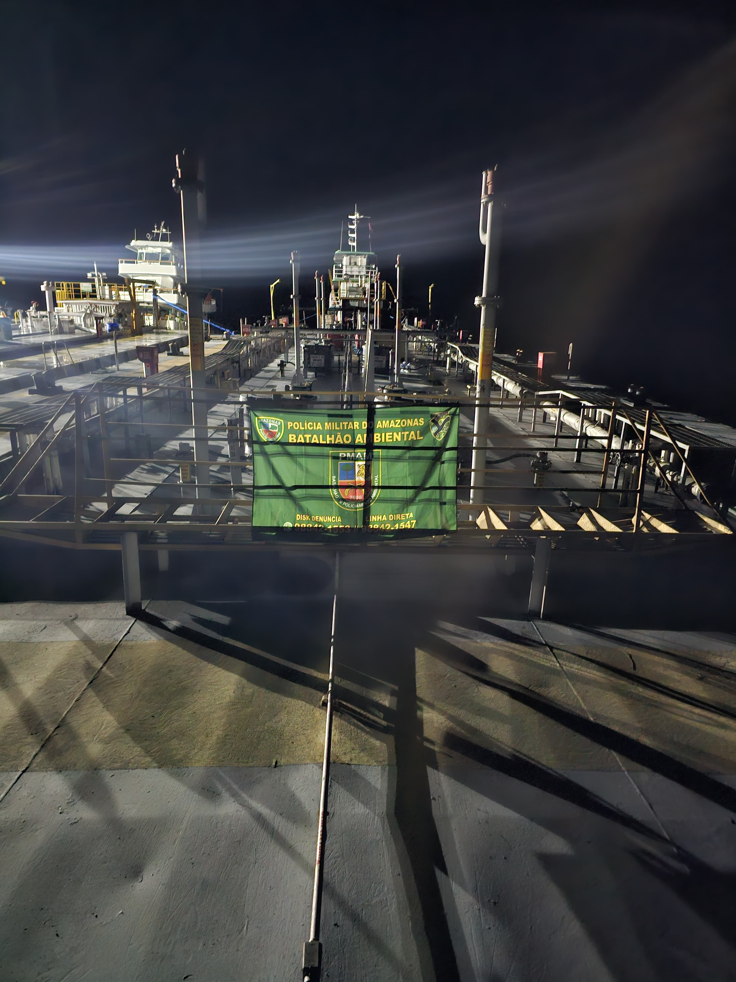 Base Arpão apreende embarcações por transporte irregular de combustível no Amazonas