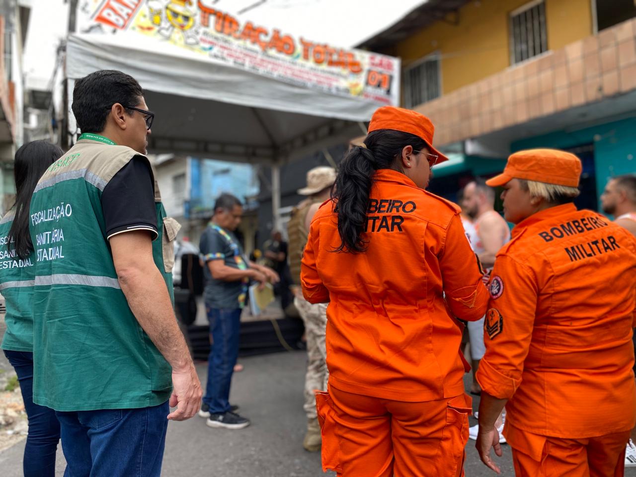 Cinco blocos de Carnaval são autuados durante fiscalização em Manaus