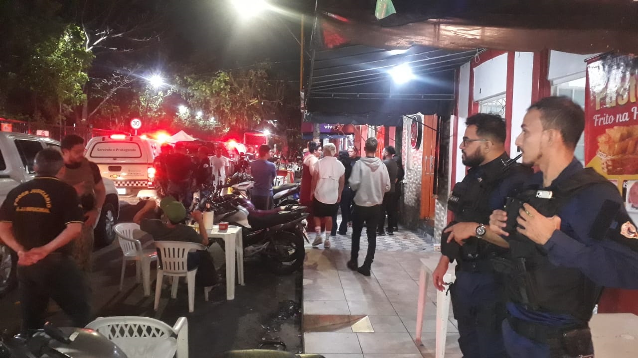 Bares com ligações de energia clandestinas e sem licença sanitária são multados em Manaus