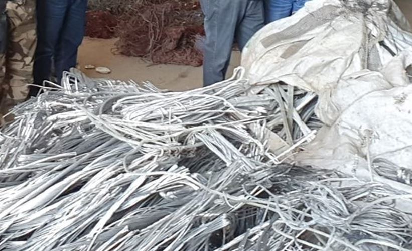 Material roubado é encontrado durante operação em empresa de sucata em Manaus