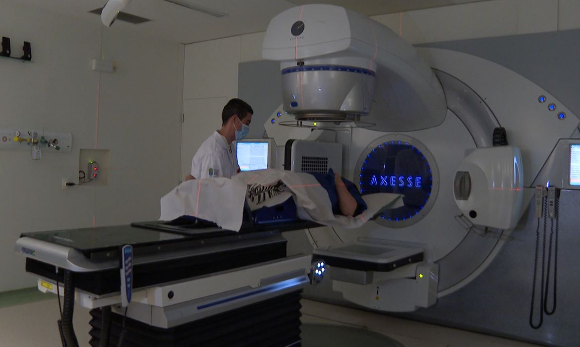 ANS obriga planos de saúde a cobrirem tratamentos de câncer e asma como novos remédios