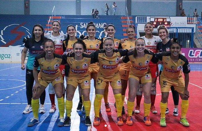 Gêmeas paraguaias brilham no futsal brasileiro e já confundiram árbitra
