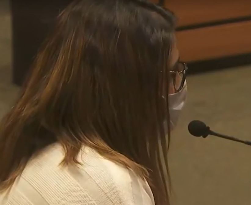 Babá do menino Henry surpreende ao mudar drasticamente depoimento em audiência