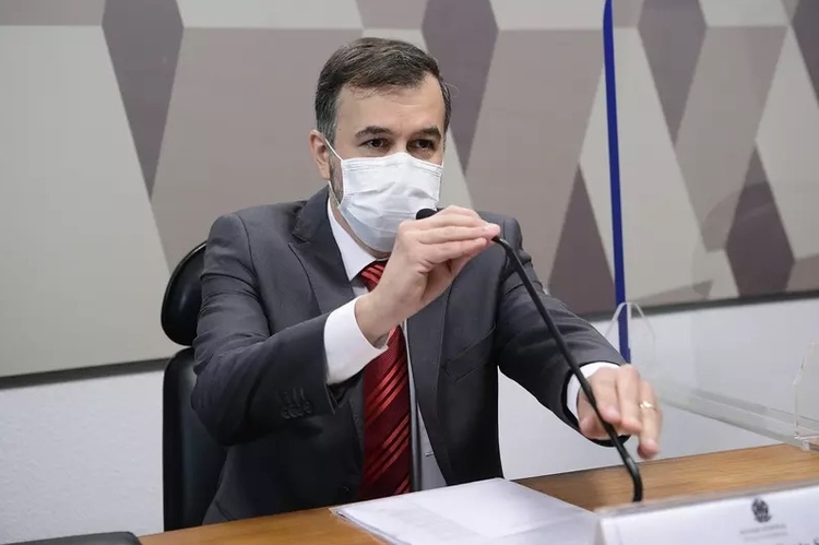 TCU suspende auditor que fez 'estudo paralelo' sobre supernotificação da Covid