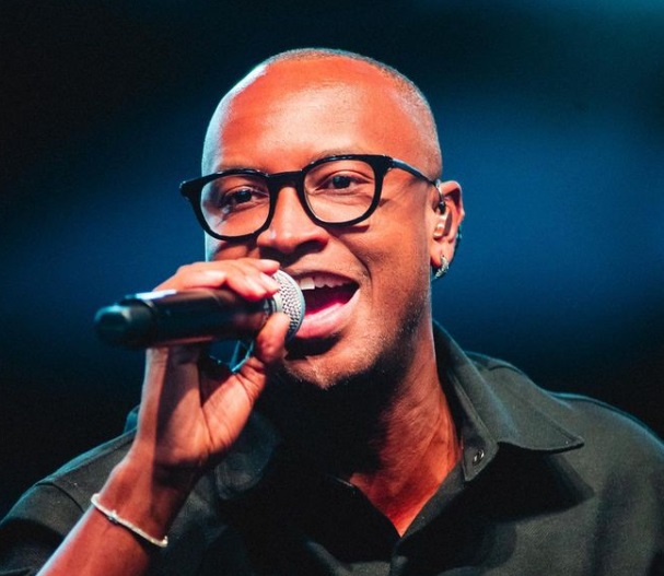 Festa de hoje no BBB24 terá Thiaguinho; cantor é melhor amigo de Rodriguinho