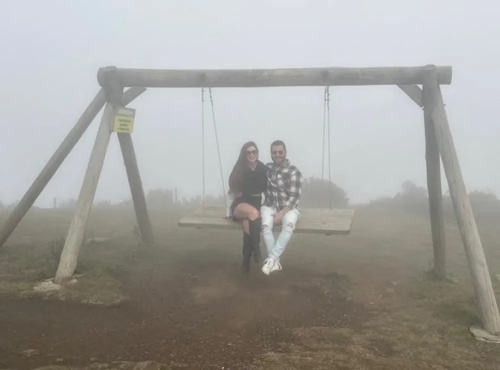 Ex-marido de Andressa Urach assume novo namoro com foto romântica