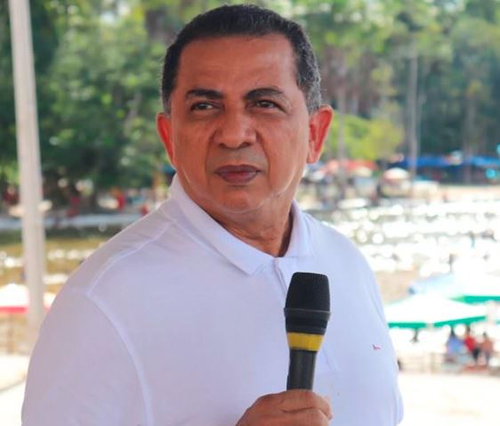 Prefeito de Rio Preto da Eva e cunhado são presos em operação da PF