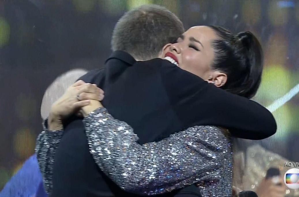 Tiago Leifert diz porque quebrou tradição ao anunciar Juliette como campeã 