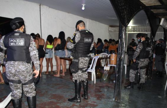 Duas festas clandestinas com militares da Marinha são flagradas em Manaus