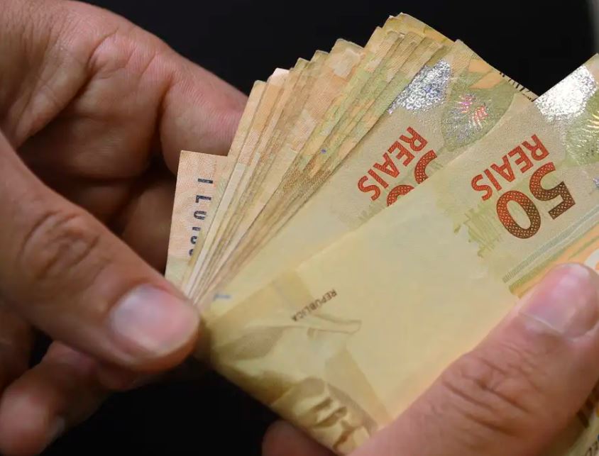 Reforma propõe devolução de 50% em luz, água e gás para famílias de baixa renda