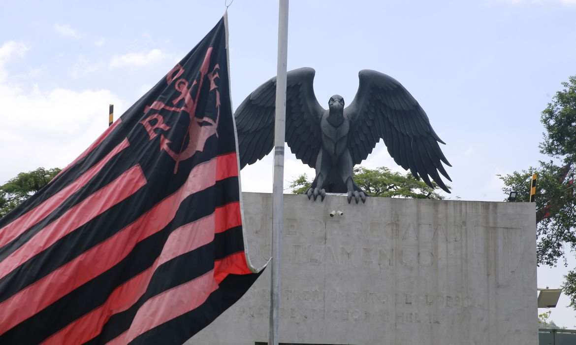 Justiça mantém ação contra 8 acusados por incêndio no CT do Flamengo