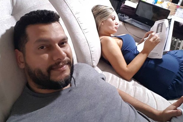 Marido mostra Andressa Urach estudando e revela: ‘mundo artístico ficou pra trás'