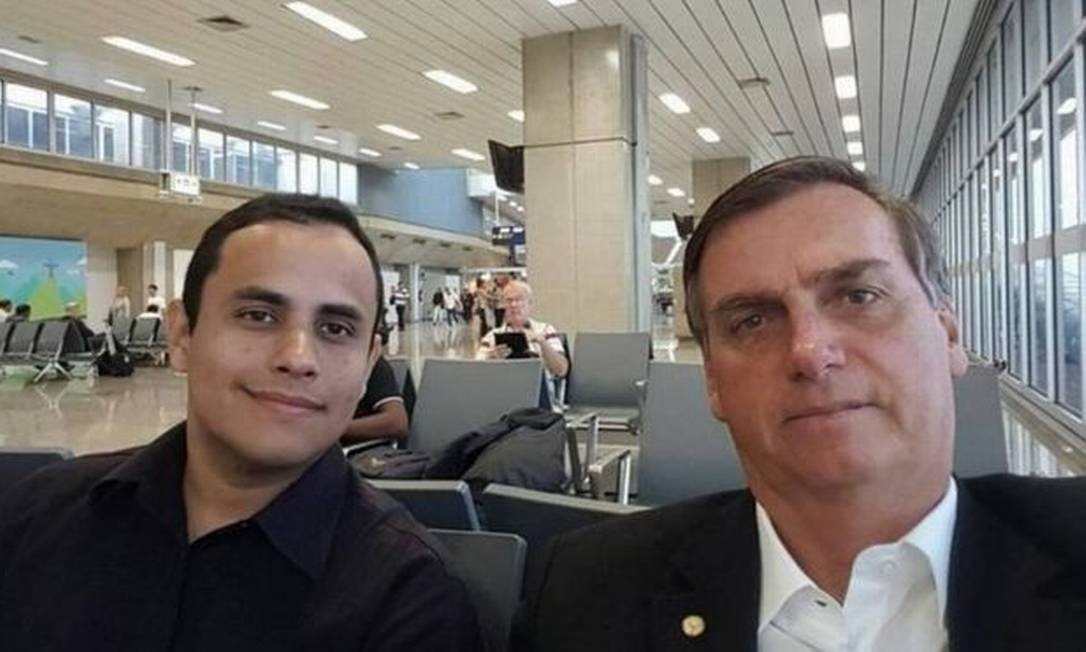Assessor de Bolsonaro insinua que Globo oferece maconha no BBB 21