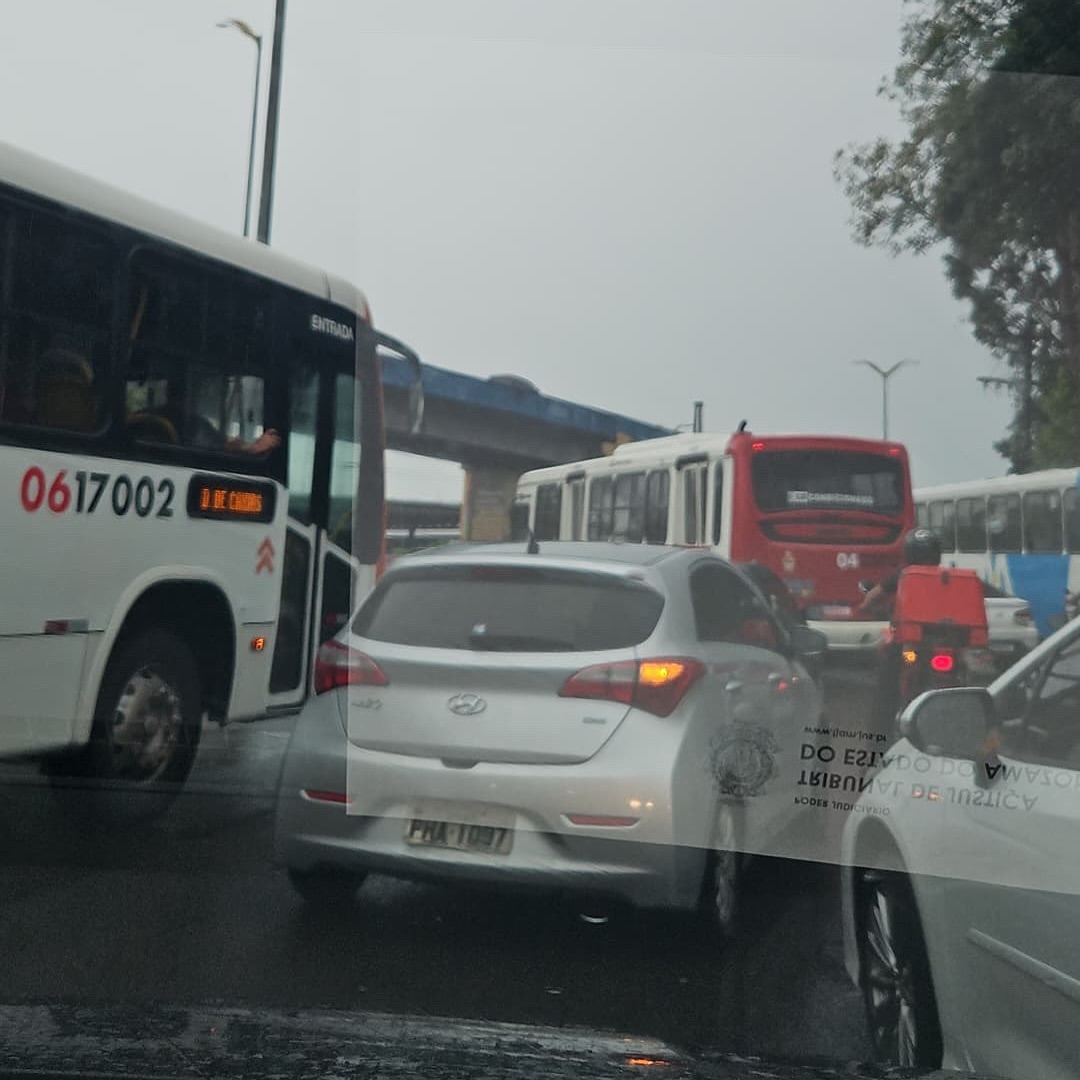 Evento de coach deixa trânsito caótico na Avenida Rodrigo Otávio e Bola do Coroado