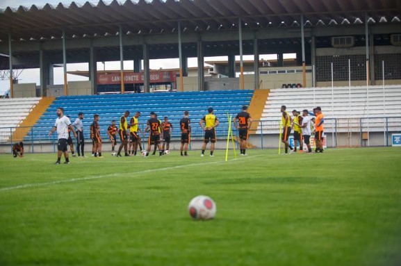 Elenco do Manauara treina pesado para enfrentar o Princesa na Semi do Barezão