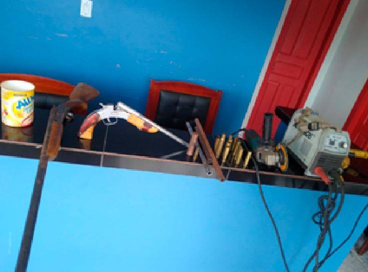 Polícia desmantela "oficina do crime" e prende fabricante de armas no Amazonas