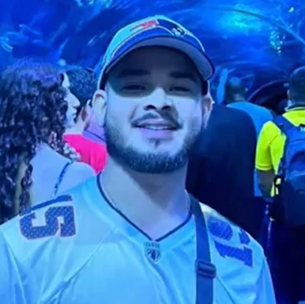 Marinheiro morre e jovem fica ferida em acidente de moto na Ponta Negra