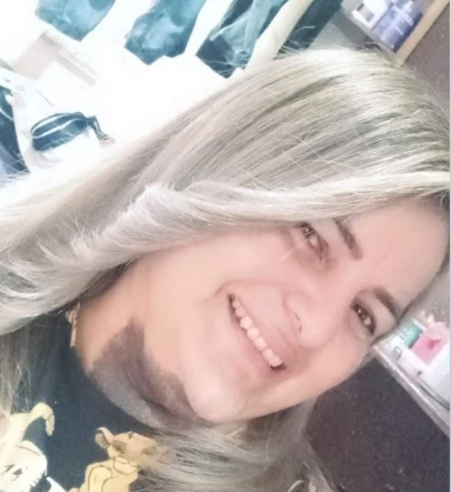 Mulher morre e marido fica ferido após moto colidir com poste em Itacoatiara