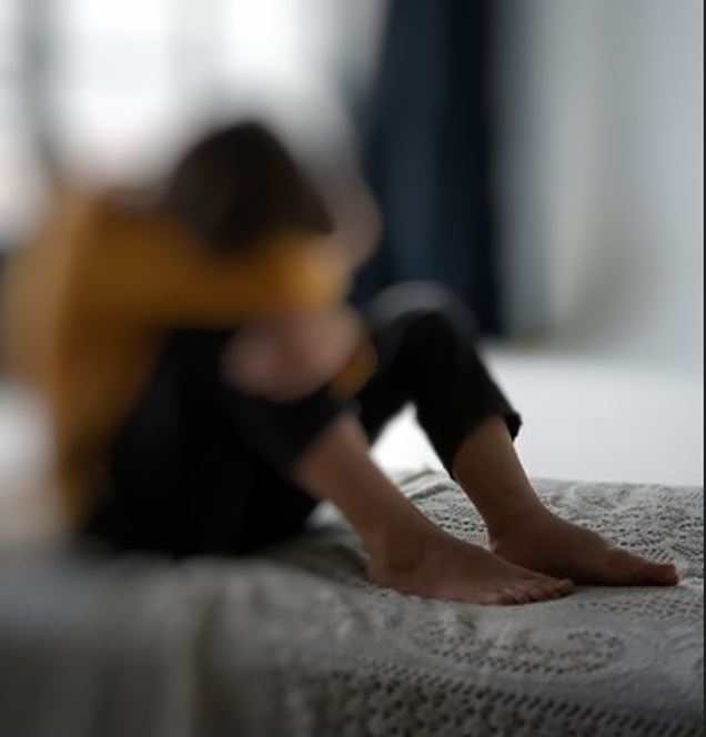 Babá de 15 anos é estuprada por irmão da patroa enquanto dormia em Lábrea