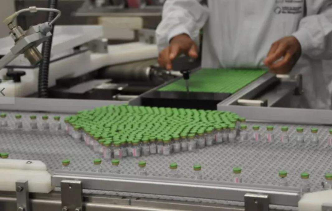 Butantan e Fiocruz interrompem produção de vacinas por falta de insumos