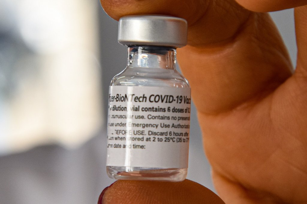 Estudo aponta que vacina Pfizer age melhor com intervalo de 8 semanas do que de 21 dias