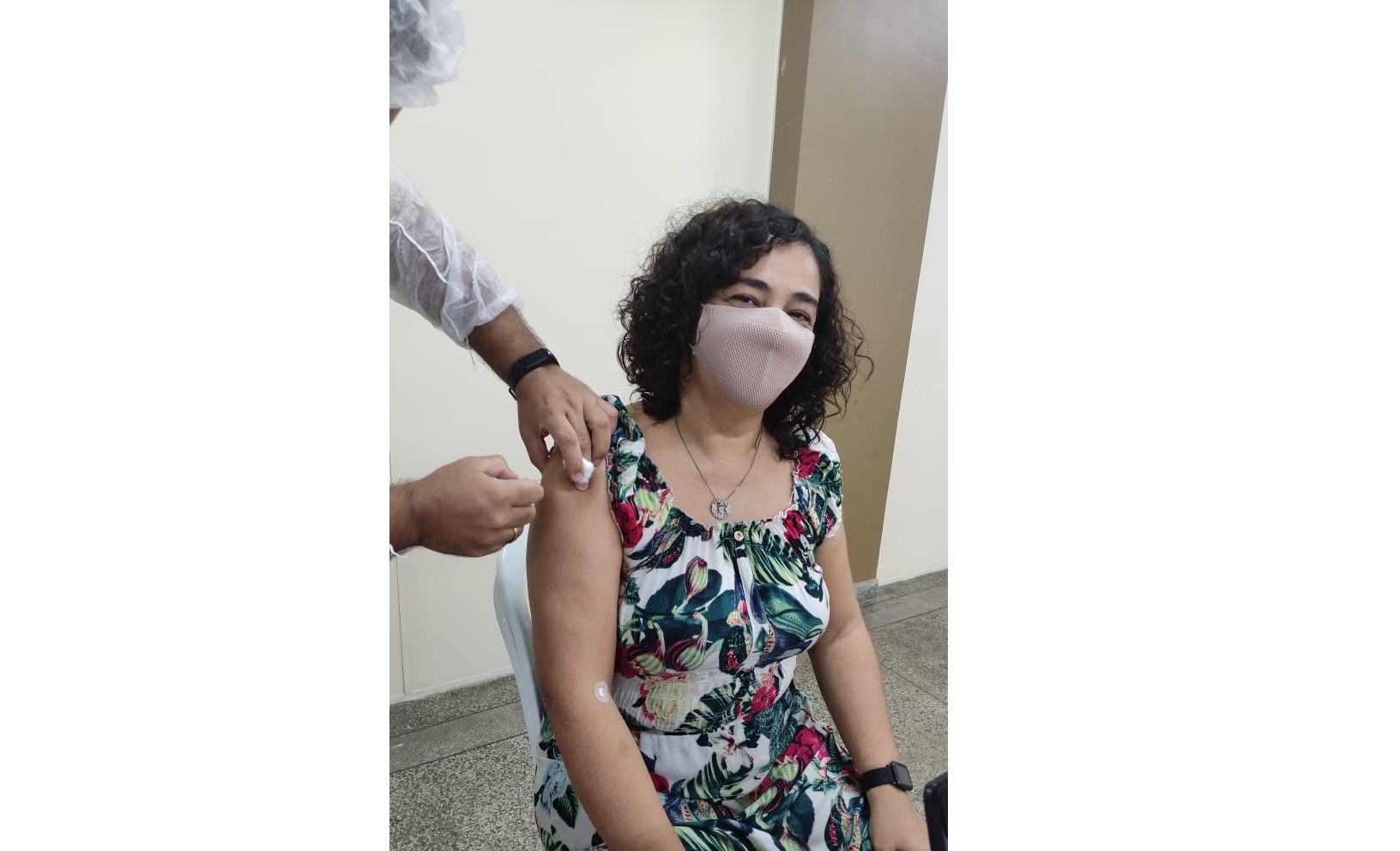 Servidores da educação recebem 1ª dose da vacina contra Covid-19