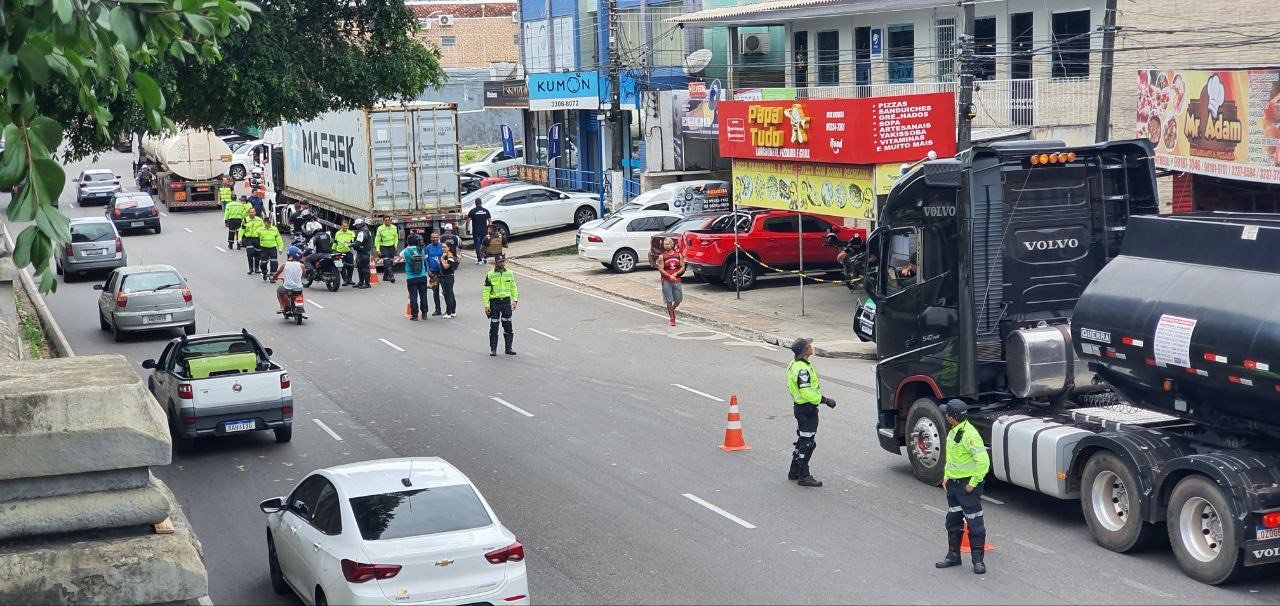 Mais de 5 mil veículos pesados foram autuados em novembro em Manaus