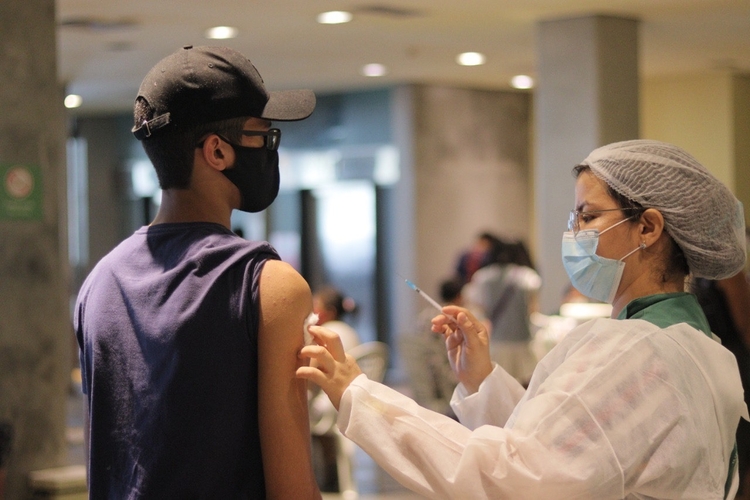 Covid-19: Brasil registra 295 óbitos e 34,4 mil casos em 24 horas