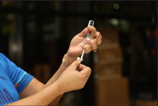 Aplicação da 1ª dose da vacina contra Covid será interrompida por 3 dias em Manaus