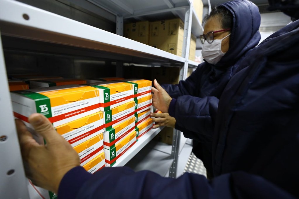 Governo do Amazonas consulta laboratórios para compra de vacinas da covid