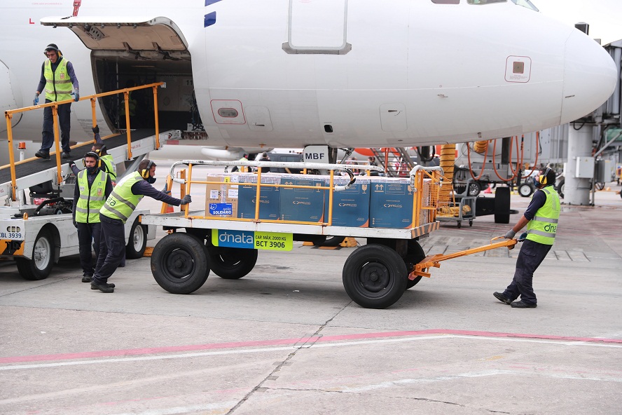 Amazonas recebe dois novos lotes com mais de 130 mil doses de vacina contra Covid