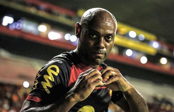 Vasco reencontra Vagner Love e faz confronto direto com Sport por acesso à elite