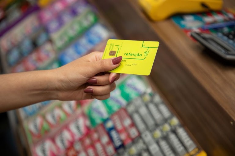 Modernização do vale-alimentação beneficia 256 mil trabalhadores no Amazonas