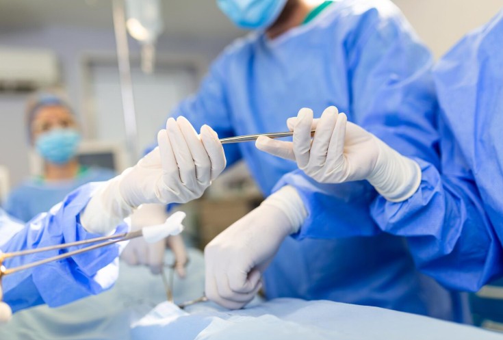 Médico é condenado a indenizar paciente que perdeu testículo após erro em cirurgia