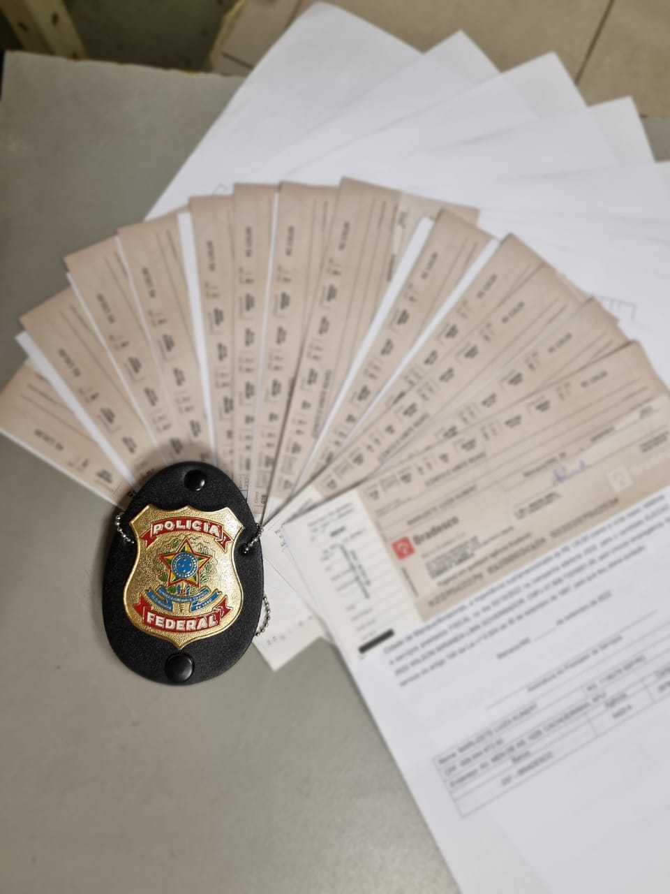 PF flagra ex-vereador com cheques e contratos suspeitos de candidato ao governo do Amazonas