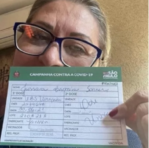 Veterinária tem 48h para entregar comprovante da 3ª dose da vacina, determina Justiça