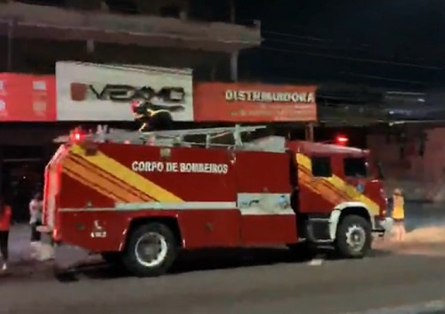 Princípio de incêndio atinge prédio da distribuidora Vexmo em Manaus
