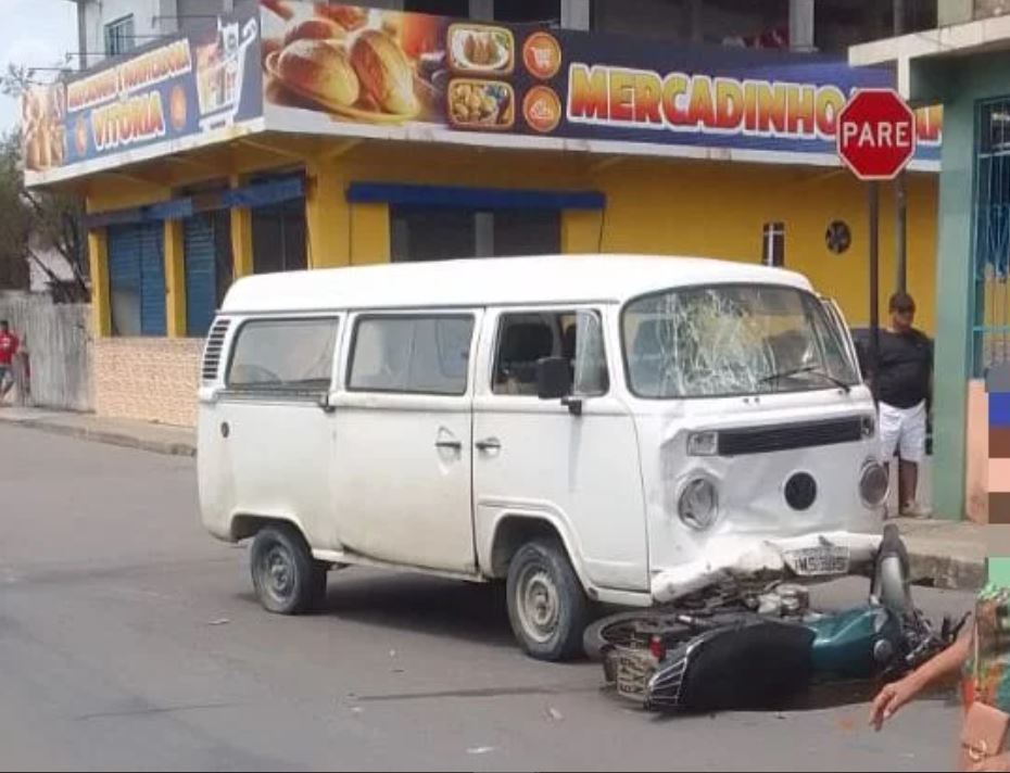 Motociclista morre ao ser atropelado por Kombi em Manaus