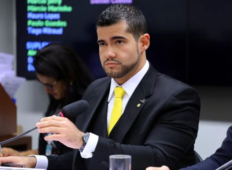 Deputado federal Alexandre Leite reage a assalto e mata suspeito 