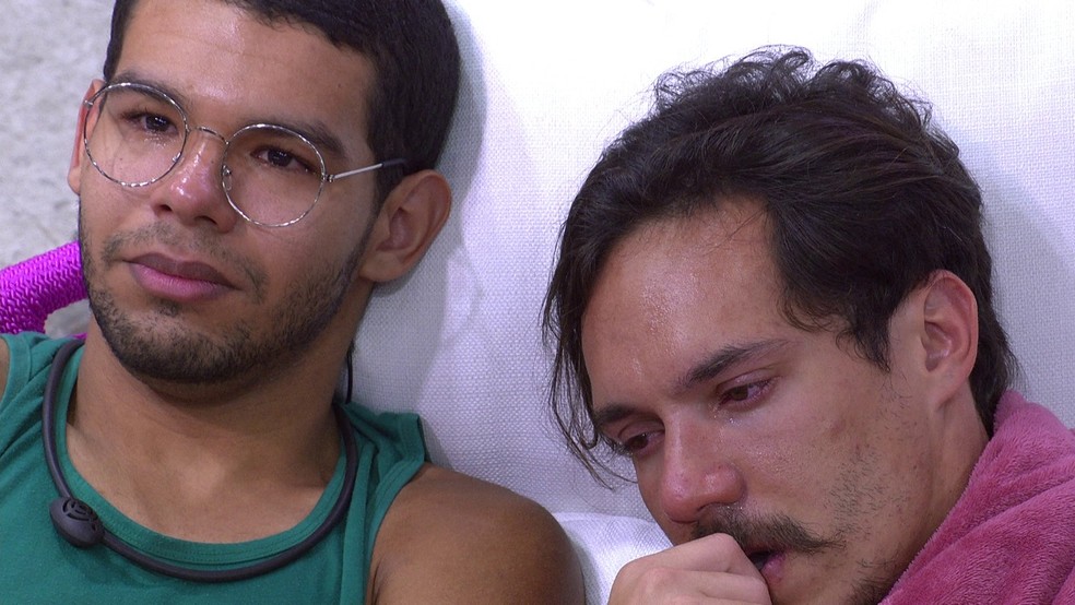 Eli e Vyni choram em dia de eliminação no BBB22; vídeo