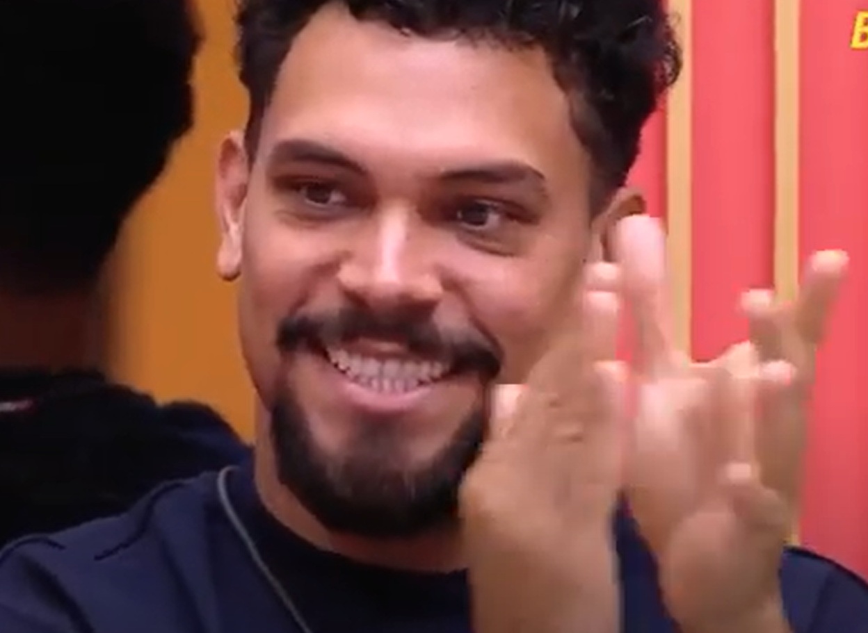 Vinícius compra Poder Curinga e pode mudar formação do paredão