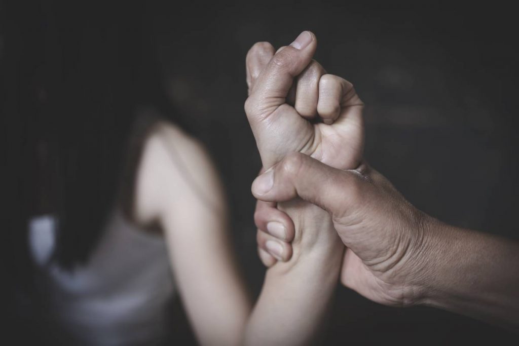 Marido é preso por agredir e manter esposa em cárcere privado em Itamarati