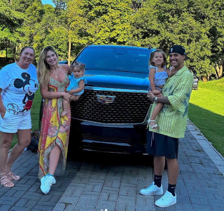 Virgínia e Zé Felipe ostentam carro de R$ 2 milhões: 'toda honra a Deus'