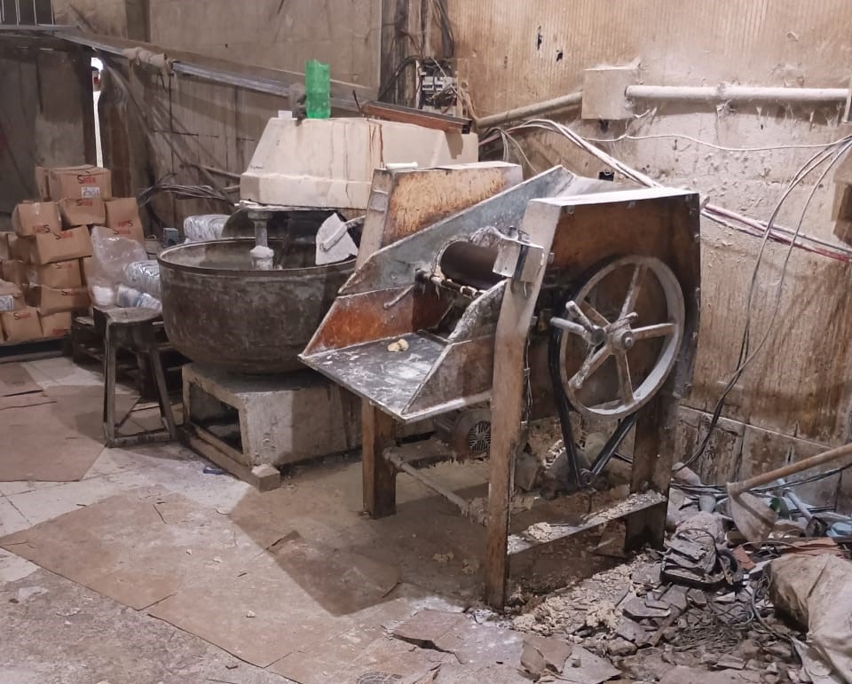 Mais de 160 kg de linguiça estragada são apreendidos em comércio de Manaus