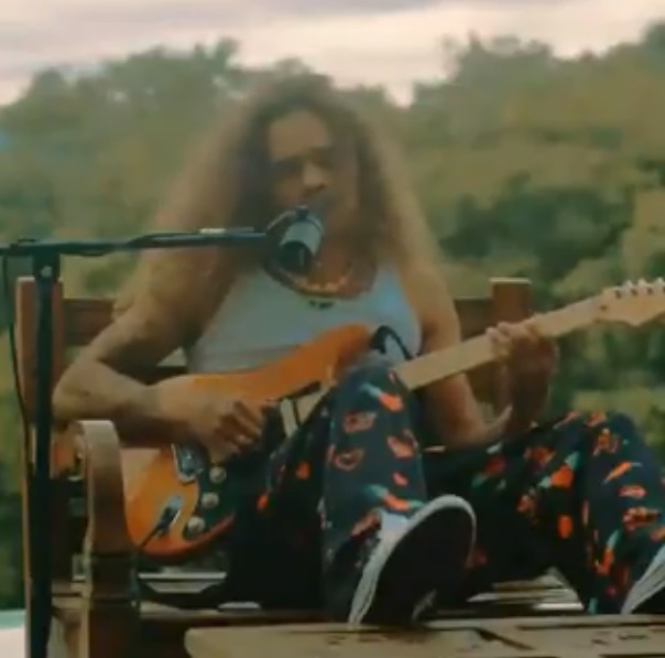 Vitão grava vídeo cantando Alcione e é massacrado por internautas