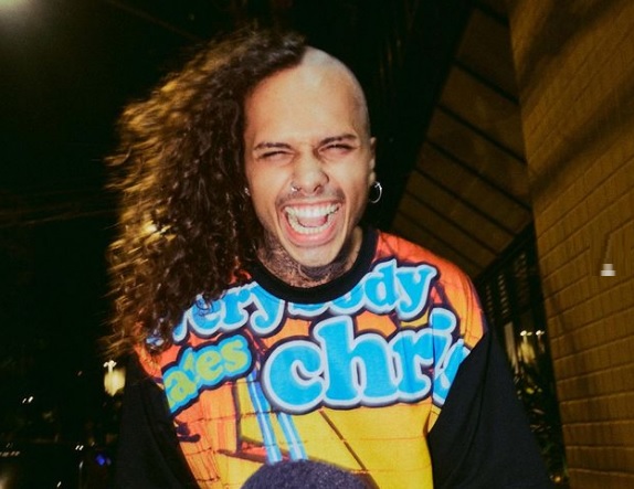 Equipe de Vitão se pronuncia após prints que colocam em dúvida paternidade do cantor