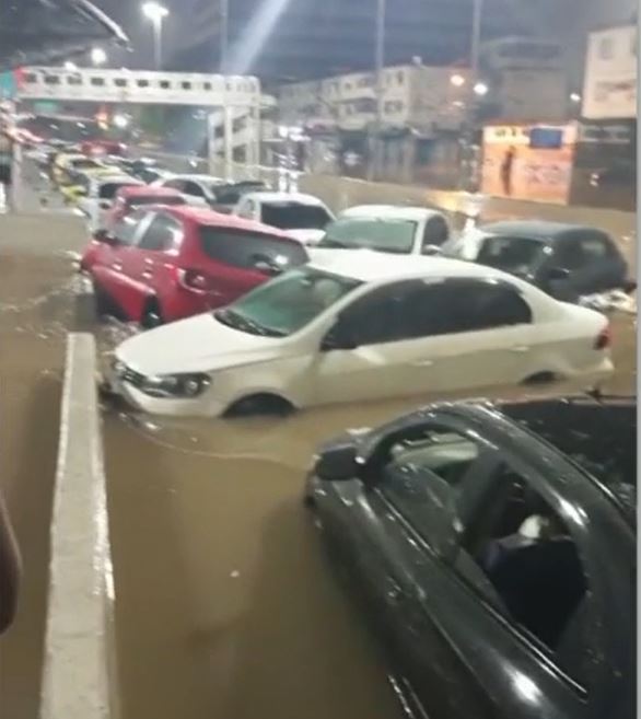 Temporais no Rio de Janeiro deixam 5 mortos e 1 pessoa desaparecida