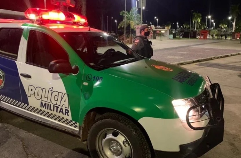 Dupla é presa após assaltar clientes de lanche e ser espancada no Terra Nova