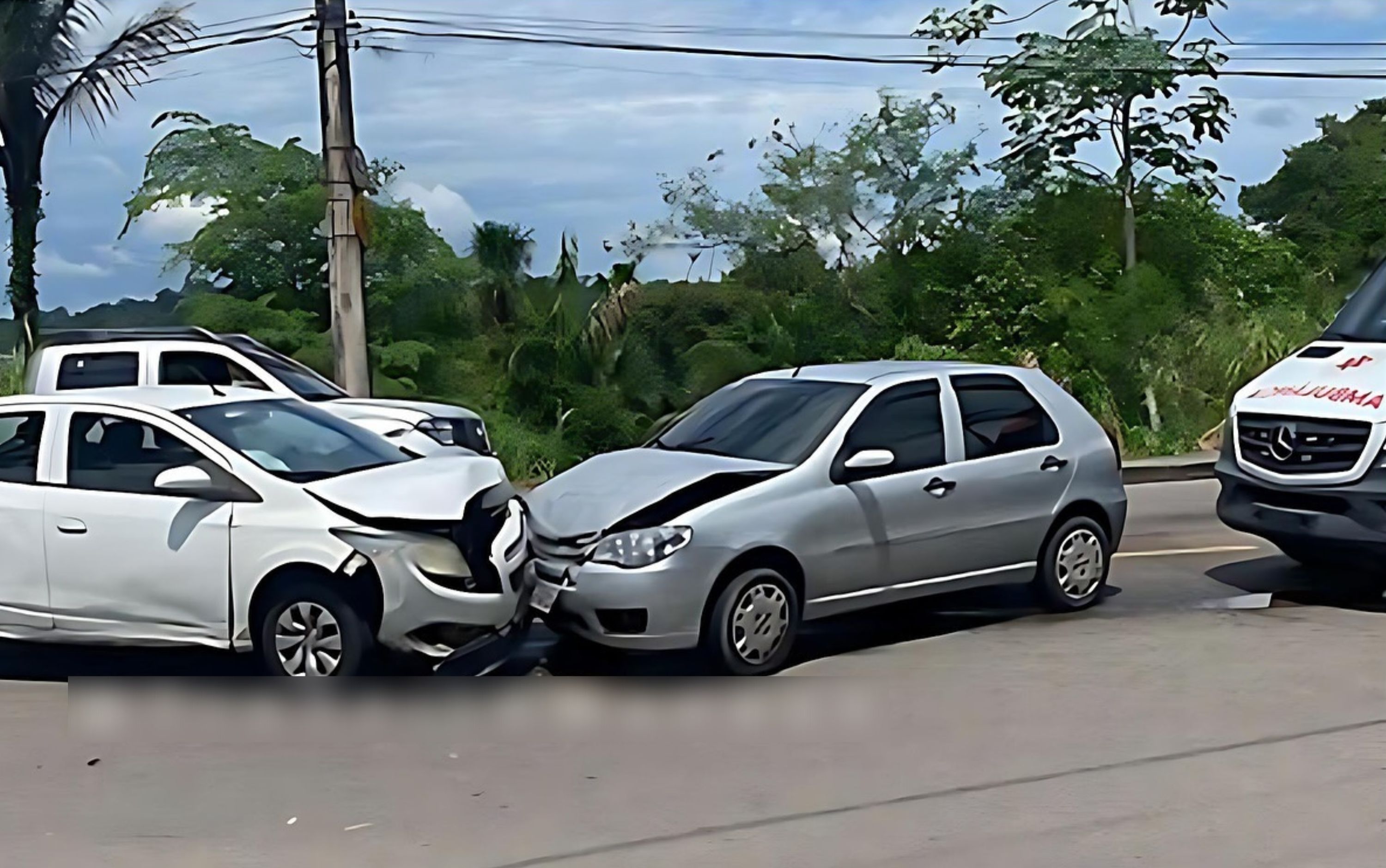 Acidente: Colisão frontal entre carros deixa um ferido em Manaus